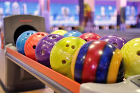 Игра в боулинг в Кирове.Ultra Подарки. Игра в боулинг в Кирове. Сервис: UltraPodarki.ru 8 800 505 95 30. Игра в боулинг, игра в боулинг Киров, боулинг Киров, купить боулинг Киров, играть в боулинг, играть в боулинг Киров