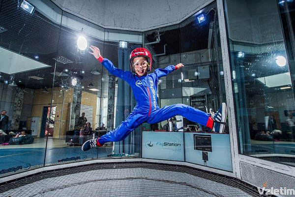 Полёт в аэротрубе  в Кирове. Ultra Подарки. Полёт в аэротрубе  в Кирове. Попробуйте полёт в аэротрубе . Сервис: UltraPodarki.ru 8 800 505 95 30. Полёт в аэротрубе , аэротруба Киров, полёт Киров