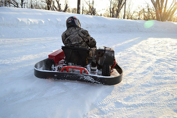 Картинг в Кирове. ULTRA ПОДАРКИ. Купить картинг в Кирове. Попробуйте участие в настоящей гонке и получите порцию незабываемых эмоций. Гонки на картах - это приятно и доступно. Сервис UltraPodarki.ru 8 (800) 505 95-30. Картинг Киров, картинг, гонки на картах Киров, гонки на картах, езда на карте Киров, езда на карте, купить картинг Киров, купить картинг, картинг цена Киров, картинг цена, картинг клуб Киров, картинг клуб, картинг центр, картинг центр Киров