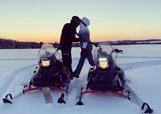 Катание на снегоходах . Подарочные сертификаты Ultra Подарки Киров. Купить оригинальный подарок или подарочный сертификат на Катание на снегоходах . Сервис UltraPodarki.ru Киров 8 800 505 95 30. 