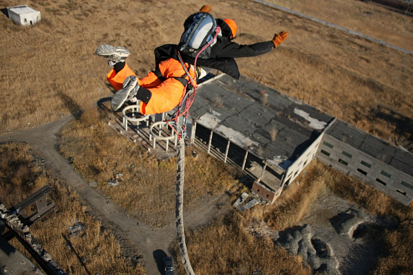 Роупджампинг - прыжки с верёвкой в Кирове. Подарочные сертификаты Ultra Подарки. Роупджампинг в Кирове - Экстремальный оригинальный подарок или подарочный сертификат на Роупджампинг - прыжки с верёвкой. Сервис UltraPodarki.ru 8-800-505-95-30. роупджампинг Киров, прыжок веревка Киров, роупджампинг, прыжок веревка, прыжок с веревкой, Подарок, подарочный сертификат, экстрим, экстремальный подарок