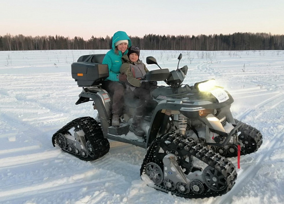 Катание на снегоходах в Кирове в подарок. Сервис Ultra Подарки
. Подарочный сертификат на катание на снегоходах в Кирове с друзьями. Закажите прокат снегоходов в подарок для мужчины по привлекательным ценам. Живописные маршруты для езды на снегоходах это отличная возможность активного отдыха. Сервис UltraPodarki.ru 8 800 505 95 30. катание на снегоходах, подарочный сертификат на катание на снегоходе, прокат снегоходов, прокат снегоходов Киров, катание на снегоходах Киров, езда на снегоходе