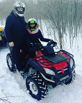 Катание на квадроциклах в Кирове. Сервис Ultra Подарки. Подарочный сертификат на катание на квадроциклах в Кирове. Закажите катание на квадроциклах недорого и наслаждайтесь активным отдыхом с друзьями. Выбирайте живописные маршруты для езды на квадроциклах. Сервис UltraPodarki.ru 8800-505-9530. Катание на квадроциклах, Прокат квадроциклов, езда на квадроцикле, прокат квадроциклов Киров, катание на квадроциклах Киров, Катание на квадроциклах зимой, Катание на квадроциклах летом, Сертификат на катание на квадроциклах 

