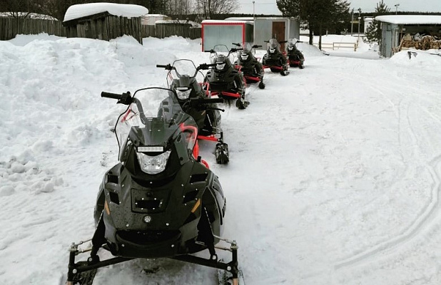 Катание на снегоходах . Подарочные сертификаты Ultra Подарки Киров. Купить оригинальный подарок или подарочный сертификат на Катание на снегоходах . Сервис UltraPodarki.ru Киров 8 800 505 95 30. 
