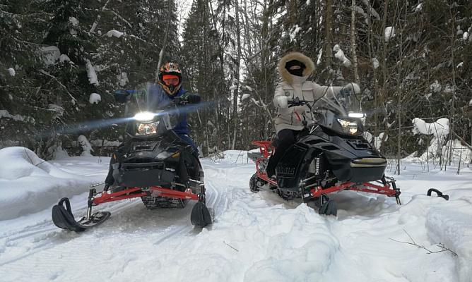 Катание на снегоходах в Кирове в подарок. Сервис Ultra Подарки
. Подарочный сертификат на катание на снегоходах в Кирове с друзьями. Закажите прокат снегоходов в подарок для мужчины по привлекательным ценам. Живописные маршруты для езды на снегоходах это отличная возможность активного отдыха. Сервис UltraPodarki.ru 8 800 505 95 30. катание на снегоходах, подарочный сертификат на катание на снегоходе, прокат снегоходов, прокат снегоходов Киров, катание на снегоходах Киров, езда на снегоходе