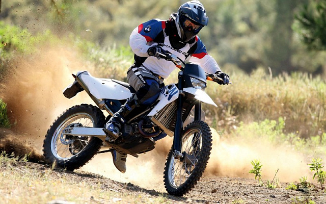 Катание на мотоцикле в Кирове. ULTRA ПОДАРКИ. Купить катание на мотоцикле в Кирове. Попробовав езду на мотоциклах, вы получите порцию адреналина и невероятные эмоции. Сервис: UltraPodarki.ru 8 800 505 95 30.. Катание на мотоцикле в Кирове, прокат мотоциклов Киров, катание на мотоциклах, прокат мотоцикла, езда на мотоцикле Киров, езда на мотоцикле, мотопрогулка Киров, мотопрогулка, поездки на байке, личный мотоцикл, катание на мотоцикле, мотоциклетный шлем, увлечение поездками на мотоцикле, пристрастие к мотоциклам, сертификат на поездку на мотоцикле, прокатиться на мотоцикле, мото-транспорт, мото-треки, мото-поездки, езда на мотоцикле в Кирове, катание на мотоцикле в Кирове, мотоклуб в Кирове
