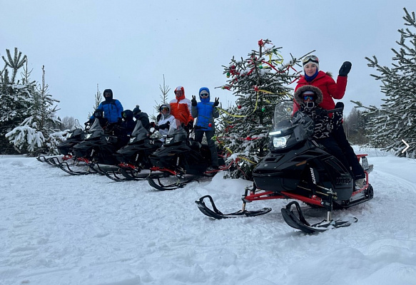 Катание на снегоходах . Подарочные сертификаты Ultra Подарки Киров. Купить оригинальный подарок или подарочный сертификат на Катание на снегоходах . Сервис UltraPodarki.ru Киров 8 800 505 95 30. 