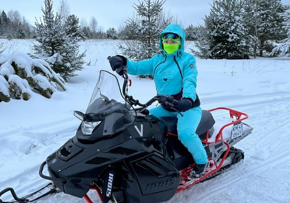 Катание на снегоходах в Кирове в подарок. Сервис Ultra Подарки
. Подарочный сертификат на катание на снегоходах в Кирове с друзьями. Закажите прокат снегоходов в подарок для мужчины по привлекательным ценам. Живописные маршруты для езды на снегоходах это отличная возможность активного отдыха. Сервис UltraPodarki.ru 8 800 505 95 30. катание на снегоходах, подарочный сертификат на катание на снегоходе, прокат снегоходов, прокат снегоходов Киров, катание на снегоходах Киров, езда на снегоходе