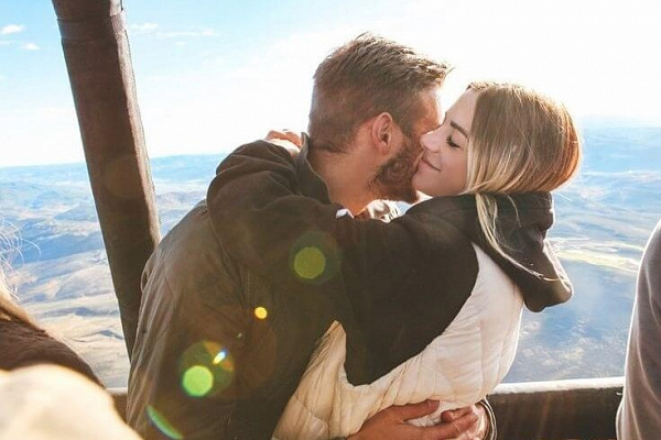 Романтическое свидание на воздушном шаре в Кирове. Ultra Подарки. Купить романтическое свидание на воздушном шаре в Кирове. Подарите самым близким незабываемые моменты и признайтесь в искренних чувствах. Сервис UltraPodarki.ru 8-800-505-95-30. Романтическое свидание на воздушном шаре в Кирове, свидание в Кирове, свидание на воздушном шаре, сертификат на свидание на воздушном шаре, сертификат на свидание в Кирове, купить свидание, купить свидание Киров, первое свидание, девушка свидание, воздушный шар, полет на воздушном шаре