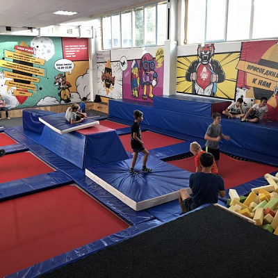  Батутный центр в Кирове. Сервис Ultra Подарки. Купить подарочный сертификат в батутный центр, попробуйте прыжки на батуте в Кирове. Сервис UltraPodarki.ru 8 (800) 555 95-30.. Батутный центр , батутный центр, батутный центр цены, батутный центр в Кирове,  батутный парк, батут прыгать, прыжки +на батуте, батут Киров, батут спорт