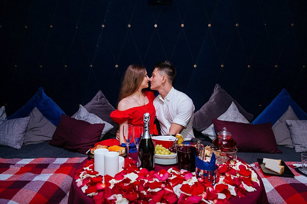 Романтическое свидание в кинотеатре в Кирове. Ultra Подарки. Купить романтическое свидание в кинотеатре в Кирове. Подарите самым близким незабываемые моменты и признайтесь в искренних чувствах. Сервис UltraPodarki.ru 8-800-505-95-30. Романтическое свидание в кинотеатре в Кирове, свидание в Кирове, свидание в кинотеатре, сертификат на свидание в кинотеатре, сертификат на свидание в Кирове, купить свидание, купить свидание Киров, первое свидание, девушка свидание, хороший кинотеатре, романтический кинотеатре, романтический вечер, романтический ужин, романтические любимому, романтическая музыка