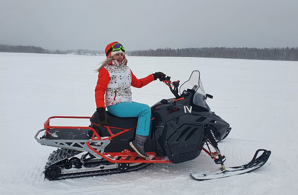 Катание на снегоходах . Подарочные сертификаты Ultra Подарки Киров. Купить оригинальный подарок или подарочный сертификат на Катание на снегоходах . Сервис UltraPodarki.ru Киров 8 800 505 95 30. 