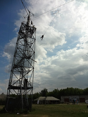 Роупджампинг - прыжки с верёвкой в Кирове. Подарочные сертификаты Ultra Подарки. Роупджампинг в Кирове - Экстремальный оригинальный подарок или подарочный сертификат на Роупджампинг - прыжки с верёвкой. Сервис UltraPodarki.ru 8-800-505-95-30. роупджампинг Киров, прыжок веревка Киров, роупджампинг, прыжок веревка, прыжок с веревкой, Подарок, подарочный сертификат, экстрим, экстремальный подарок