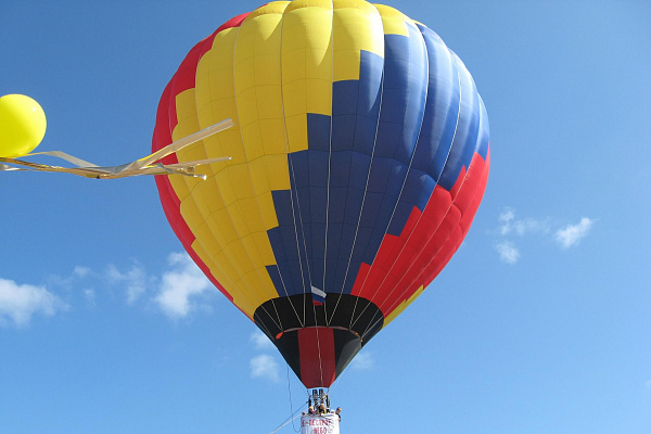 Романтическое свидание на воздушном шаре в Кирове. Ultra Подарки. Купить романтическое свидание на воздушном шаре в Кирове. Подарите самым близким незабываемые моменты и признайтесь в искренних чувствах. Сервис UltraPodarki.ru 8-800-505-95-30. Романтическое свидание на воздушном шаре в Кирове, свидание в Кирове, свидание на воздушном шаре, сертификат на свидание на воздушном шаре, сертификат на свидание в Кирове, купить свидание, купить свидание Киров, первое свидание, девушка свидание, воздушный шар, полет на воздушном шаре