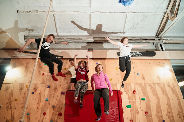  Батутный центр в Кирове. Сервис Ultra Подарки. Купить подарочный сертификат в батутный центр, попробуйте прыжки на батуте в Кирове. Сервис UltraPodarki.ru 8 (800) 555 95-30.. Батутный центр , батутный центр, батутный центр цены, батутный центр в Кирове,  батутный парк, батут прыгать, прыжки +на батуте, батут Киров, батут спорт