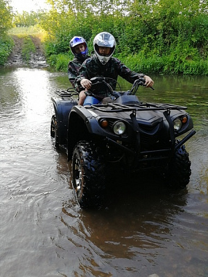 Катание на квадроциклах в Кирове. Сервис Ultra Подарки. Подарочный сертификат на катание на квадроциклах в Кирове. Закажите катание на квадроциклах недорого и наслаждайтесь активным отдыхом с друзьями. Выбирайте живописные маршруты для езды на квадроциклах. Сервис UltraPodarki.ru 8800-505-9530. Катание на квадроциклах, Прокат квадроциклов, езда на квадроцикле, прокат квадроциклов Киров, катание на квадроциклах Киров, Катание на квадроциклах зимой, Катание на квадроциклах летом, Сертификат на катание на квадроциклах 

