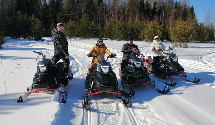 Катание на снегоходах . Подарочные сертификаты Ultra Подарки Киров. Купить оригинальный подарок или подарочный сертификат на Катание на снегоходах . Сервис UltraPodarki.ru Киров 8 800 505 95 30. 