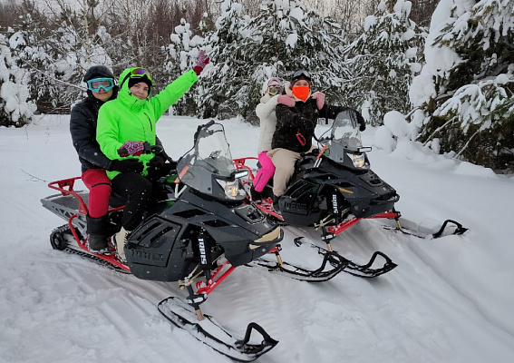 Катание на снегоходах в Кирове в подарок. Сервис Ultra Подарки
. Подарочный сертификат на катание на снегоходах в Кирове с друзьями. Закажите прокат снегоходов в подарок для мужчины по привлекательным ценам. Живописные маршруты для езды на снегоходах это отличная возможность активного отдыха. Сервис UltraPodarki.ru 8 800 505 95 30. катание на снегоходах, подарочный сертификат на катание на снегоходе, прокат снегоходов, прокат снегоходов Киров, катание на снегоходах Киров, езда на снегоходе