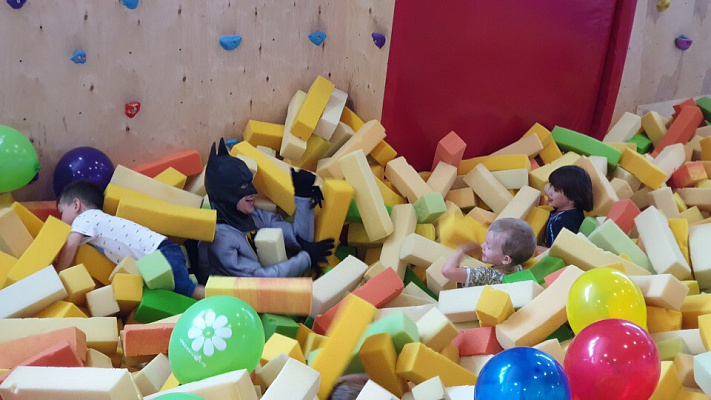  Батутный центр в Кирове. Сервис Ultra Подарки. Купить подарочный сертификат в батутный центр, попробуйте прыжки на батуте в Кирове. Сервис UltraPodarki.ru 8 (800) 555 95-30.. Батутный центр , батутный центр, батутный центр цены, батутный центр в Кирове,  батутный парк, батут прыгать, прыжки +на батуте, батут Киров, батут спорт