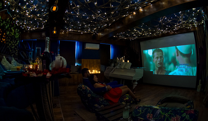 Романтическое свидание в кинотеатре в Кирове. Ultra Подарки. Купить романтическое свидание в кинотеатре в Кирове. Подарите самым близким незабываемые моменты и признайтесь в искренних чувствах. Сервис UltraPodarki.ru 8-800-505-95-30. Романтическое свидание в кинотеатре в Кирове, свидание в Кирове, свидание в кинотеатре, сертификат на свидание в кинотеатре, сертификат на свидание в Кирове, купить свидание, купить свидание Киров, первое свидание, девушка свидание, хороший кинотеатре, романтический кинотеатре, романтический вечер, романтический ужин, романтические любимому, романтическая музыка