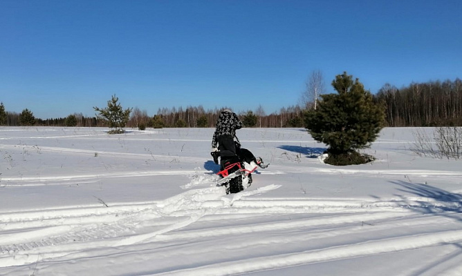 Катание на снегоходах в Кирове в подарок. Сервис Ultra Подарки
. Подарочный сертификат на катание на снегоходах в Кирове с друзьями. Закажите прокат снегоходов в подарок для мужчины по привлекательным ценам. Живописные маршруты для езды на снегоходах это отличная возможность активного отдыха. Сервис UltraPodarki.ru 8 800 505 95 30. катание на снегоходах, подарочный сертификат на катание на снегоходе, прокат снегоходов, прокат снегоходов Киров, катание на снегоходах Киров, езда на снегоходе
