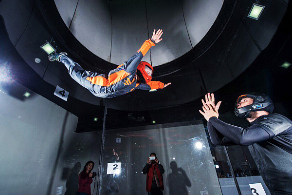 Полёт в аэротрубе  в Кирове. Ultra Подарки. Полёт в аэротрубе  в Кирове. Попробуйте полёт в аэротрубе . Сервис: UltraPodarki.ru 8 800 505 95 30. Полёт в аэротрубе , аэротруба Киров, полёт Киров