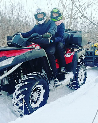 Катание на квадроциклах в Кирове. Сервис Ultra Подарки. Подарочный сертификат на катание на квадроциклах в Кирове. Закажите катание на квадроциклах недорого и наслаждайтесь активным отдыхом с друзьями. Выбирайте живописные маршруты для езды на квадроциклах. Сервис UltraPodarki.ru 8800-505-9530. Катание на квадроциклах, Прокат квадроциклов, езда на квадроцикле, прокат квадроциклов Киров, катание на квадроциклах Киров, Катание на квадроциклах зимой, Катание на квадроциклах летом, Сертификат на катание на квадроциклах 

